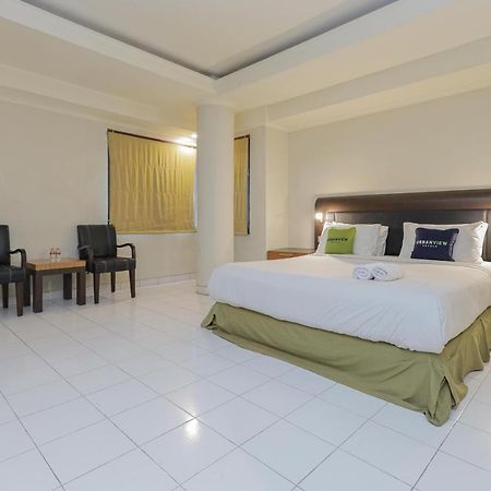 Urbanview Hotel Taman Suci Denpasar Exterior foto