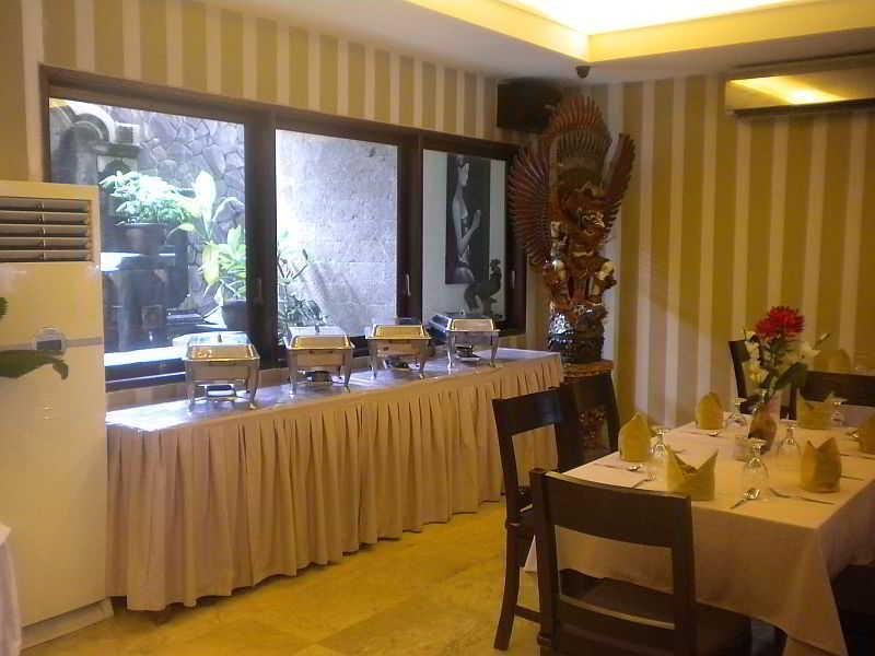 Urbanview Hotel Taman Suci Denpasar Exterior foto