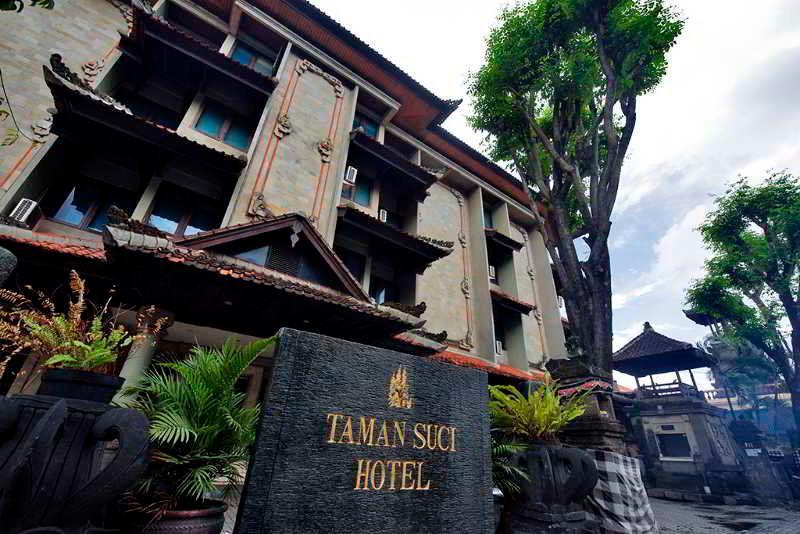Urbanview Hotel Taman Suci Denpasar Exterior foto