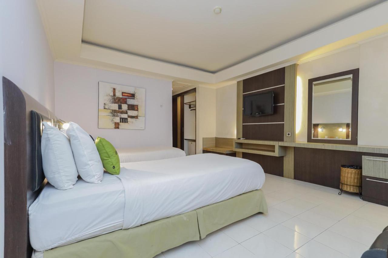 Urbanview Hotel Taman Suci Denpasar Exterior foto