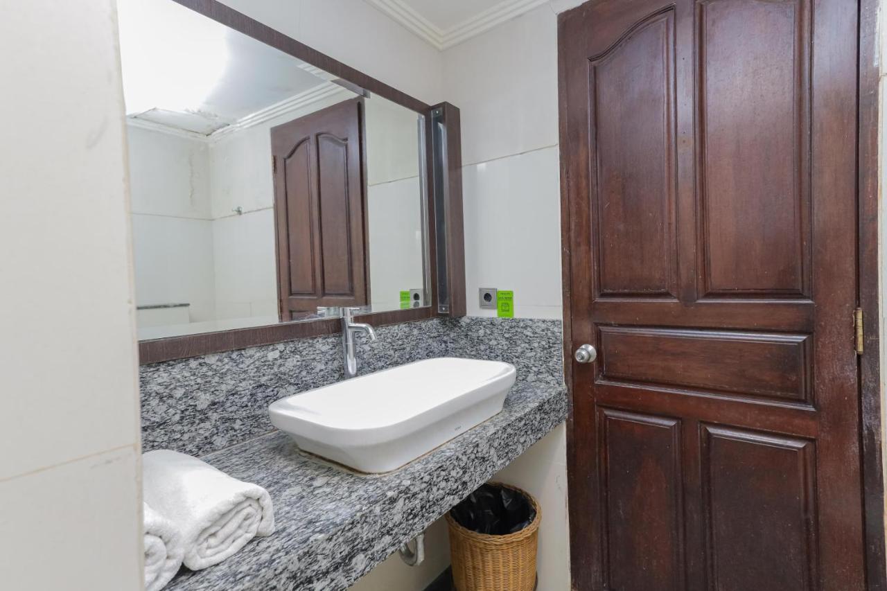 Urbanview Hotel Taman Suci Denpasar Exterior foto