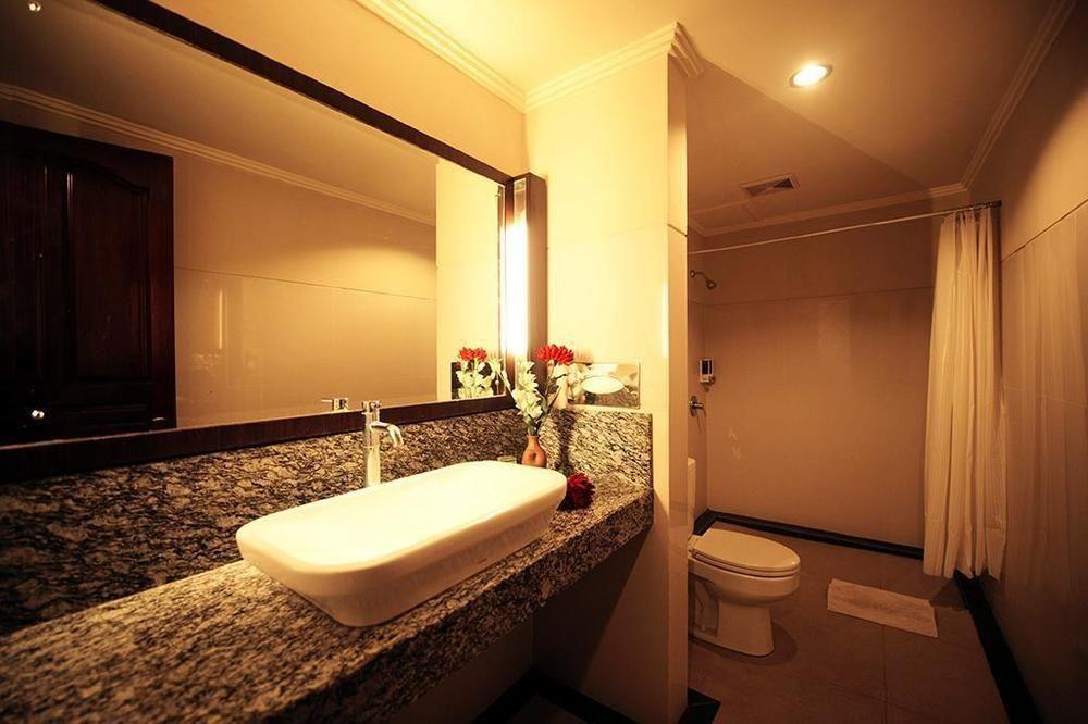 Urbanview Hotel Taman Suci Denpasar Habitación foto