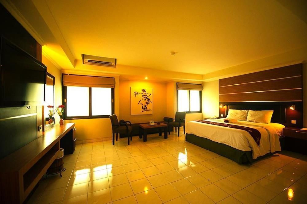 Urbanview Hotel Taman Suci Denpasar Exterior foto