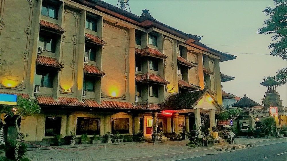 Urbanview Hotel Taman Suci Denpasar Exterior foto